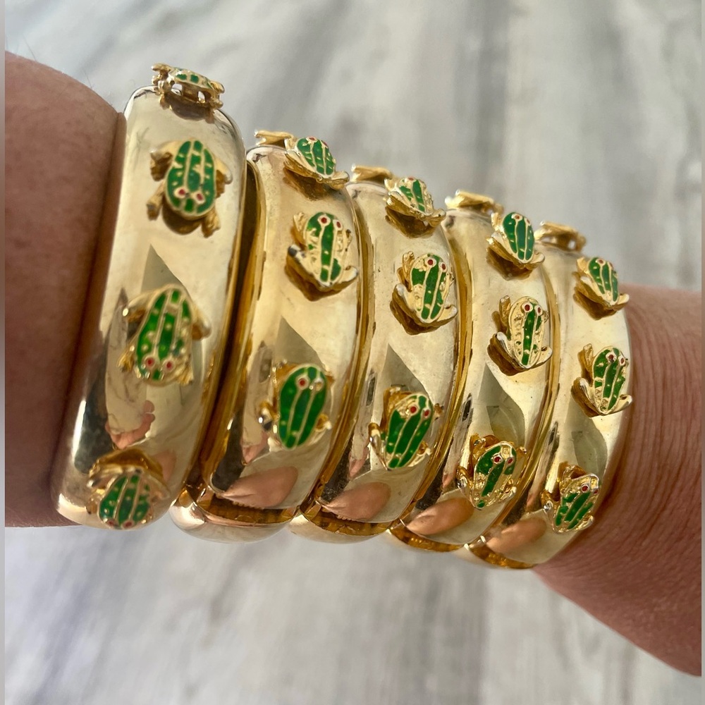 Frog Gold Tone Bracelet with Painted Frogs NEW - Picture 12 of 13